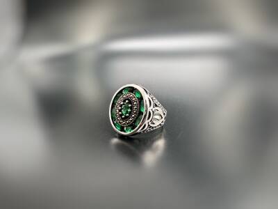 MARCASITE EMERALD STONE SILVER MEN'S RING - 1